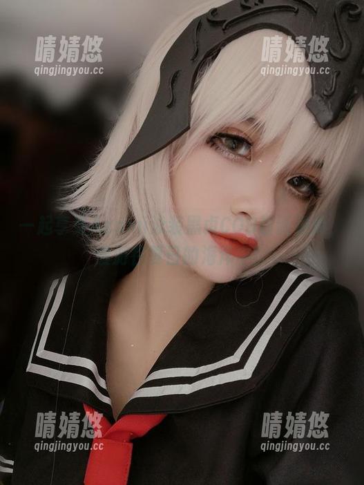 Azami 一起享受Azami泳装黑贞COS最新更新,漫游在夏日的海洋中!