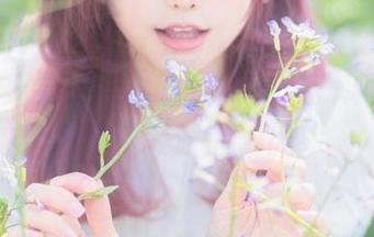 独特的视觉盛宴，ElyEE子最新泳池COS写真引领时尚潮流！