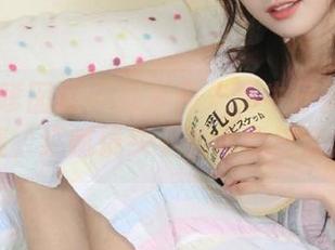 Feilin嗲囡囡 – 就是阿朱啊牛仔裤私拍图集，细腻镜头下的青春与活力