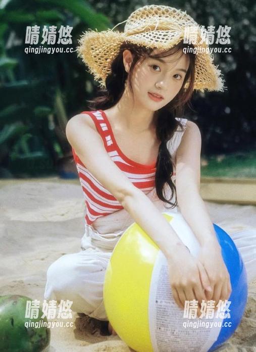 “G.su(全智秀)”展现非凡气质，定制礼服写真将她的灵动之美展现得淋漓尽致！