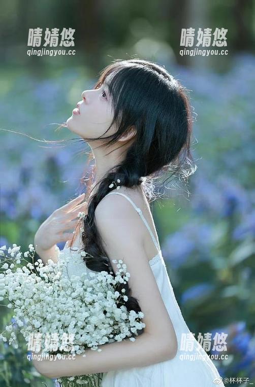 HuaYang花漾 - 高清尤妮丝Egg女神图包，捕捉每一瞬间的迷人与青春活力