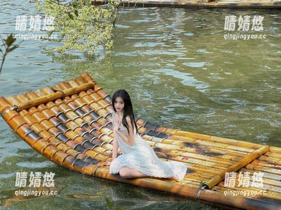 HuaYang花漾 - 私拍之美：玥儿玥er在校园中的图片揭示青春的真实