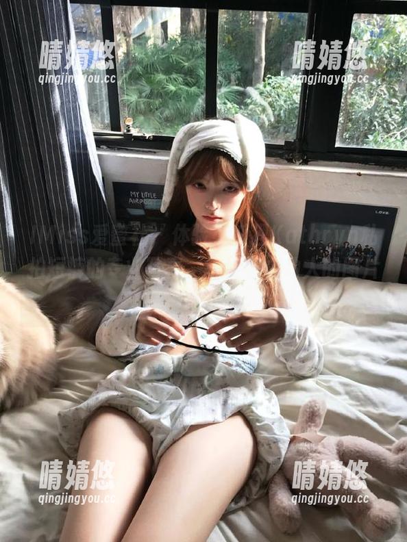 IMiss爱蜜社 - 体验小狐狸Kathryn私拍短裤的专业写真，捕捉每个动人的图片瞬间
