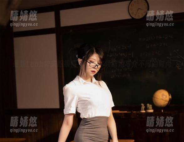 Leah梓未 最新Leah梓未眼镜图包,带你领略她与众不同的时尚创造力