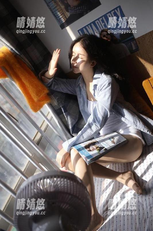 走进喵糖映画，探索长腿眼镜娘的精选图包，感受每一张照片背后的故事