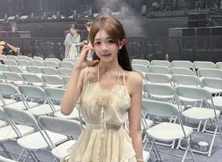 MiStar魅妍社 – 妲己_Toxic的办公室写真：当工作与美丽完美融合，你准备好了吗？