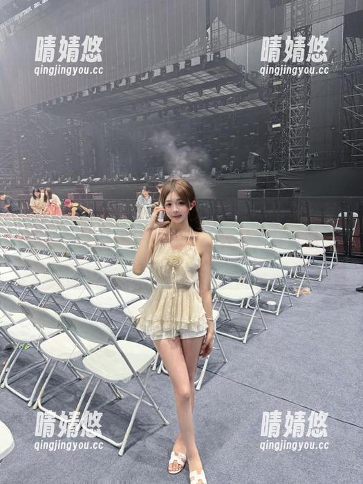 MiStar魅妍社 - 妲己_Toxic的办公室写真：当工作与美丽完美融合，你准备好了吗？