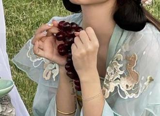 RUISG瑞丝馆 – 余馨妍可爱，图包里的每一张美图都是自嘲的绝佳模板！