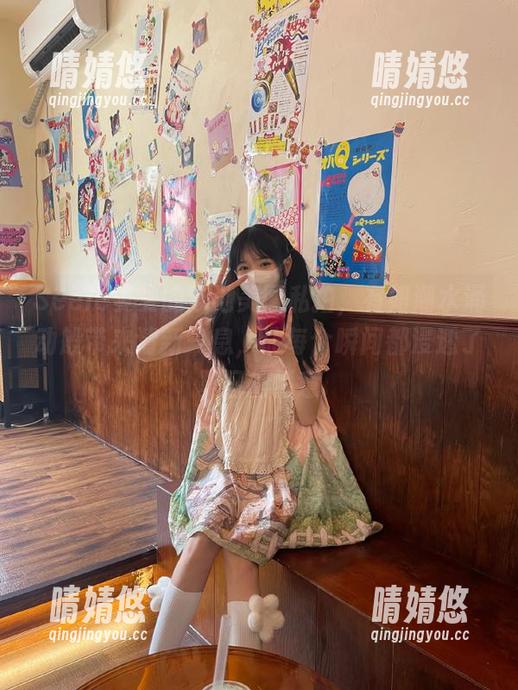 Seele麦麦的泳池美图私拍，有如潮水涌动般带来清新气息，让每个瞬间都浸透了夏日的惬意
