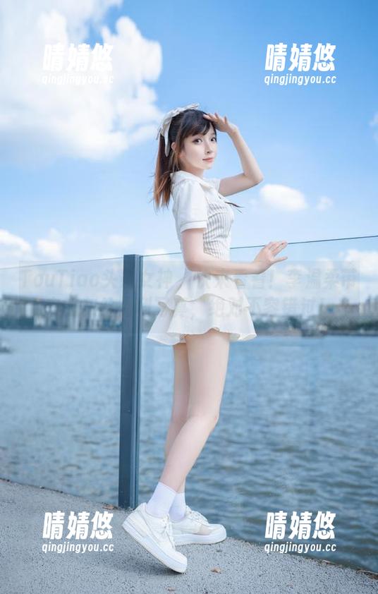 TouTiao头条女神 - 快来看看！李温柔带来的灰丝福利写真，绝对不容错过！