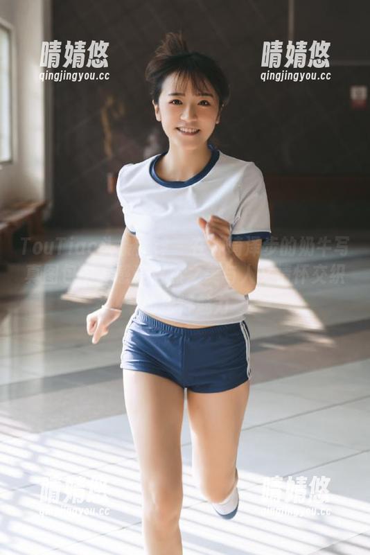 TouTiao头条女神 - 在神琦泽步的奶牛写真图包中，感受自然之美与人文情怀交织的独特魅力