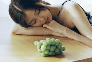 TouTiao头条女神 – 探索秦若兮的办公室风情，独特写真作品尽在精美图库里！