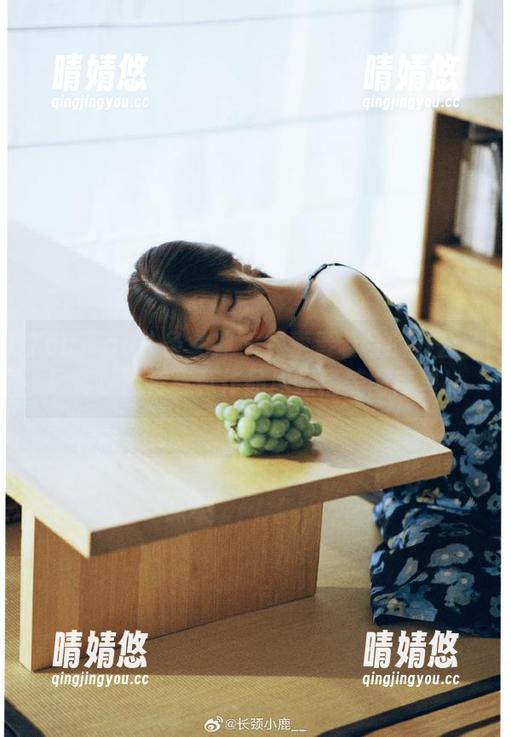 TouTiao头条女神 - 探索秦若兮的办公室风情，独特写真作品尽在精美图库里！