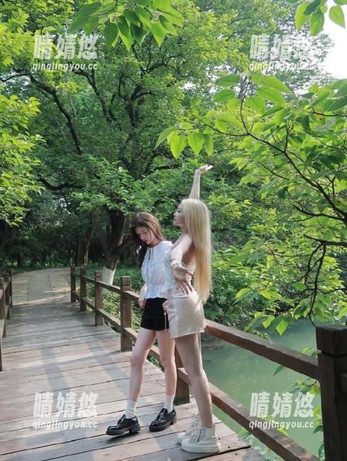 TouTiao头条女神 - 莫晓希韵味旗袍：最新作品集呈现传统服饰的现代解读