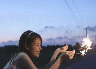 UGirls尤果网 – 泳池中的Miko马欣悦，青春气息扑面而来，来看看她的原图作品吧