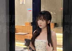 UGirls尤果网 – Zora若拉眼镜图集分享，带你领略她灵动的甜美风情！