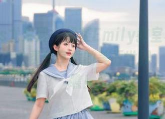UGirls尤果网 – 奶茶Emily教室写真作品上线，免费分享她的美丽世界，快来瞧瞧！