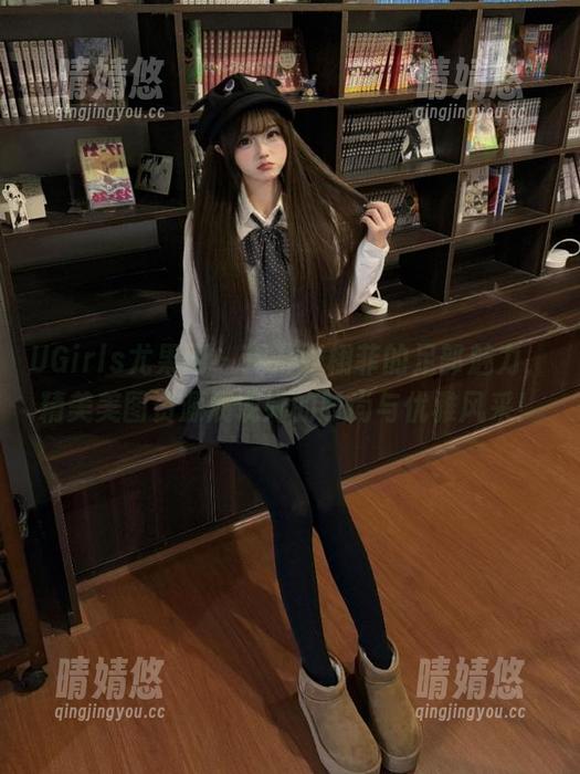 UGirls尤果网 - 揭开张栩菲的足部魅力，精美美图资源展现她的时尚与优雅风采！