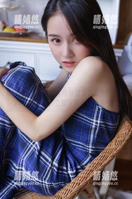 UGirls尤果网 - 时尚与活力并存：曾嘉琪JK写真图库，立即下载享受青春气息