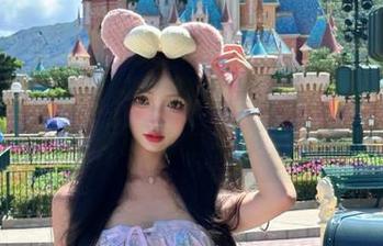 UGirls尤果网 – 领略李凌子短裙的优雅气质，超高质量美图与资源等你来取