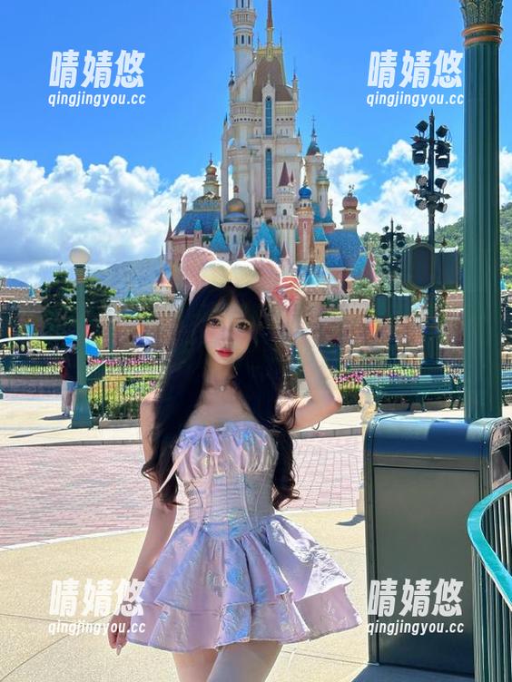 UGirls尤果网 - 领略李凌子短裙的优雅气质，超高质量美图与资源等你来取