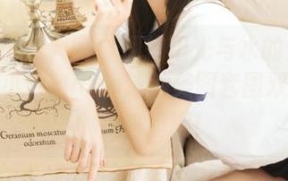Xiuren秀人网 – 拥抱阳光与水的亲密接触，伊小七MoMo泳池美图套图双重滋养，快来围观！