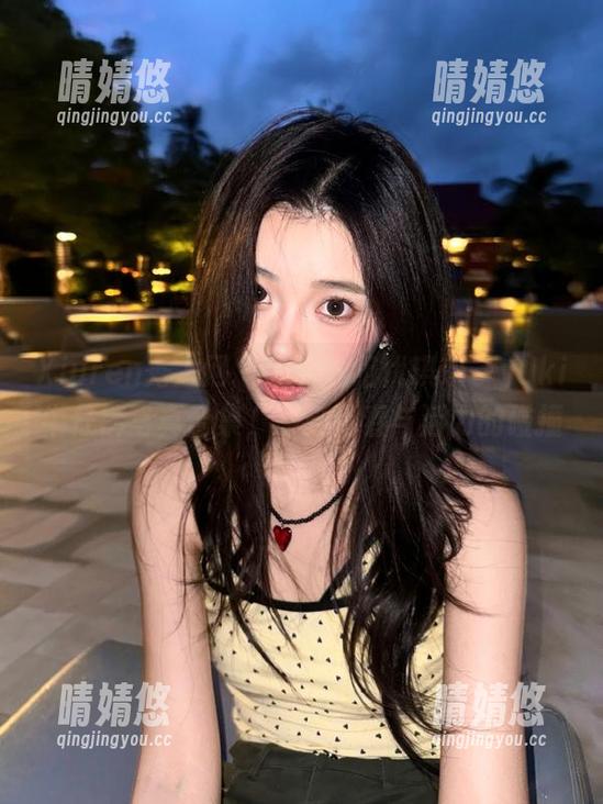 Xiuren秀人网 - 观看这组优琪琪子yuki牛仔裤写真合集，感受青春与活力的碰撞