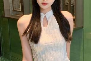 Xiuren秀人网 – 小肉肉咪全套红裙作品，细腻的摄影引发无限遐想