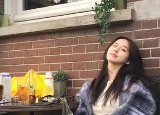 Xiuren秀人网 – 沉浸在美食中，拍黄瓜girl厨娘带来的写真作品让人心动不已！