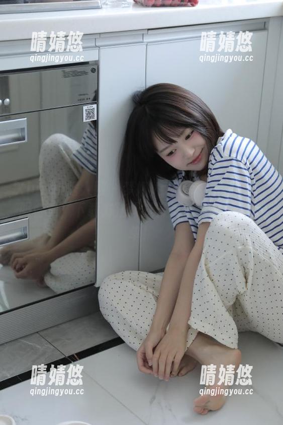 Xiuren秀人网 - 梦娜Vanessa的搞笑礼服合集，下载方法像打开笑话大全一样简单！