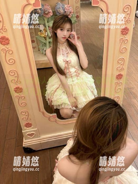 Xiuren秀人网 - 汐汐爱吃草莓眼镜，谁说眼镜只为矫正视力？我的资源可让你大开眼界！