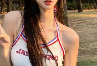 Xiuren秀人网 – 王伊纯黑色私房写真：时尚与妩媚的完美交融，胆量大挑战！