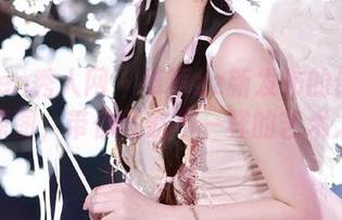 Xiuren秀人网 – 草莓zz新发布的修女主题原图，带你领略不一样的艺术之美