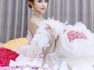 Xiuren秀人网 – 梦幻般的免费图集，还是陈梵妮灰丝系列尽在此，快来下载收藏吧！