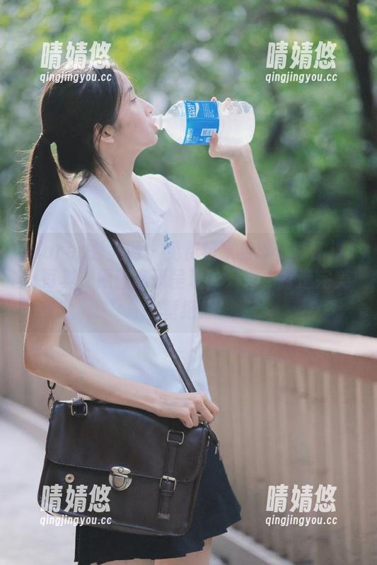 Xiuren秀人网 - 免费畅享麦琪绫冰激淋JK写真，原图高清呈现，只为你打造完美壁纸！