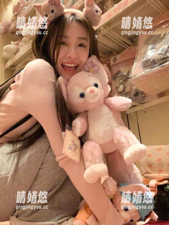 YouMi尤蜜荟 - 从每个细节中观看尤妮丝Egg的白色写真，体会那份纯真带来的视觉与心灵的双重享受