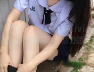 YouMi尤蜜荟 – 探索易阳Silvia教室的全套写真，原图捕捉青春活力的动人时刻