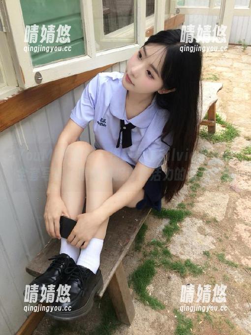 YouMi尤蜜荟 - 探索易阳Silvia教室的全套写真，原图捕捉青春活力的动人时刻