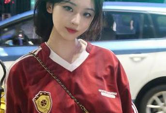 YouWu尤物馆 – 俞夕梦丝袜写真全集：穿越时光的优雅，细腻描绘女性魅力