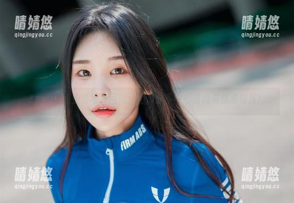 Zzyuri Zzyuri职业装写真回顾:图库分享中的时尚与优雅碰撞!