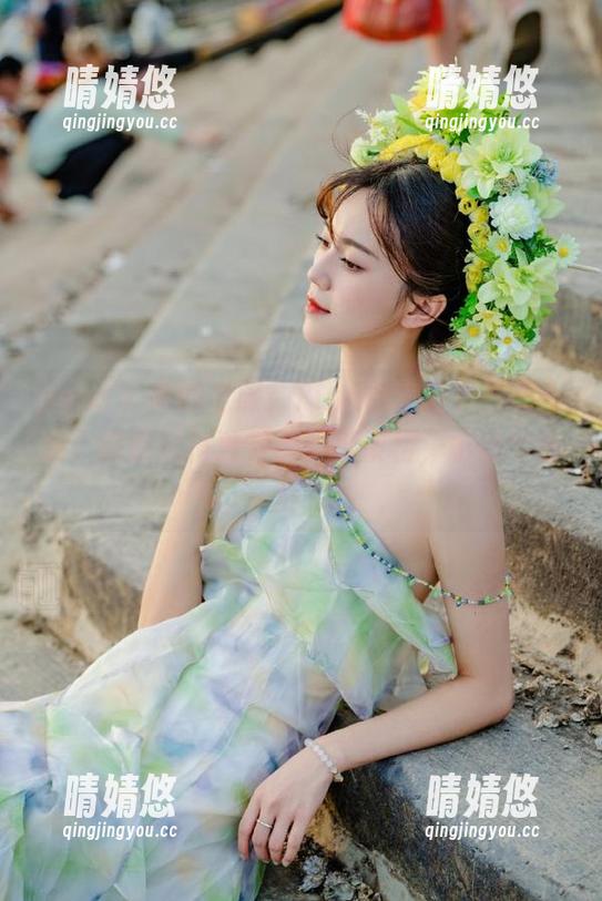 pans-Tina pans - 奇妙之旅:Tina浴室写真作品合集,获取风格独特的壁纸素材,彰显个性魅力