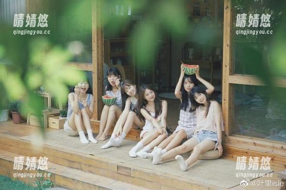pans-小鱼 pans - 观看小鱼连衣裙写真,寻找属于你的夏日浪漫灵感