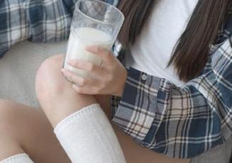 pans – 福利下午茶：果汁的制服写真，谁说美丽不能享受？