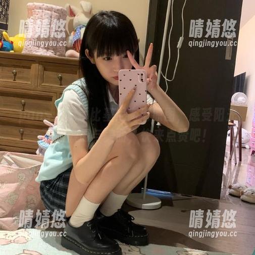 pans-锐锐 pans - 锐锐比基尼高清原图,感受阳光下的热情与美丽,快来点赞吧!