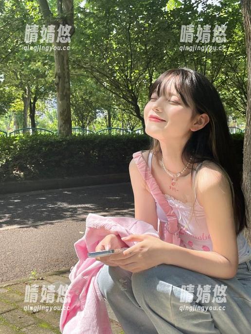 shimo霜月 深入shimo霜月的吊带写真资源,探索背后的故事与情感