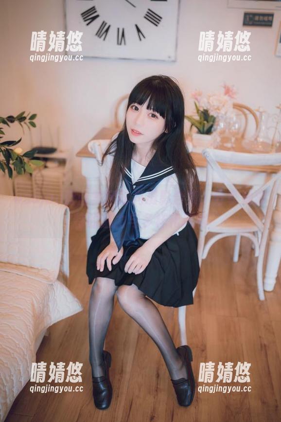 usejan蓝蓝美腿时尚摄影合集：分享她独特的魅力与多样化风格