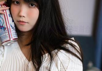 一智智最新写真：可爱与优雅的完美融合，速来围观！