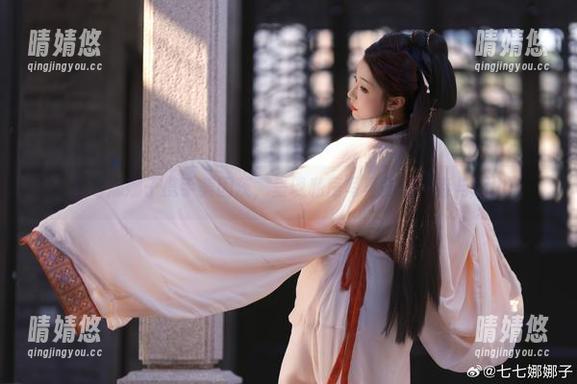 七七娜娜子 七七娜娜子携手美因茨,呈现私房写真里的青春与活力