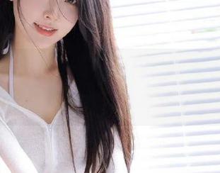 丽柜 – 白热化的夏日风情，快来下载凌凌的网袜图包，潮流尽在掌握！
