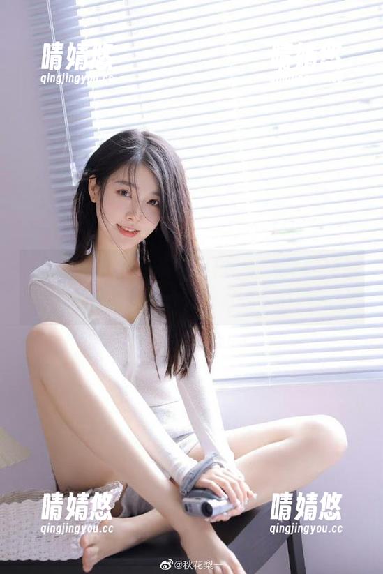 丽柜 - 白热化的夏日风情，快来下载凌凌的网袜图包，潮流尽在掌握！